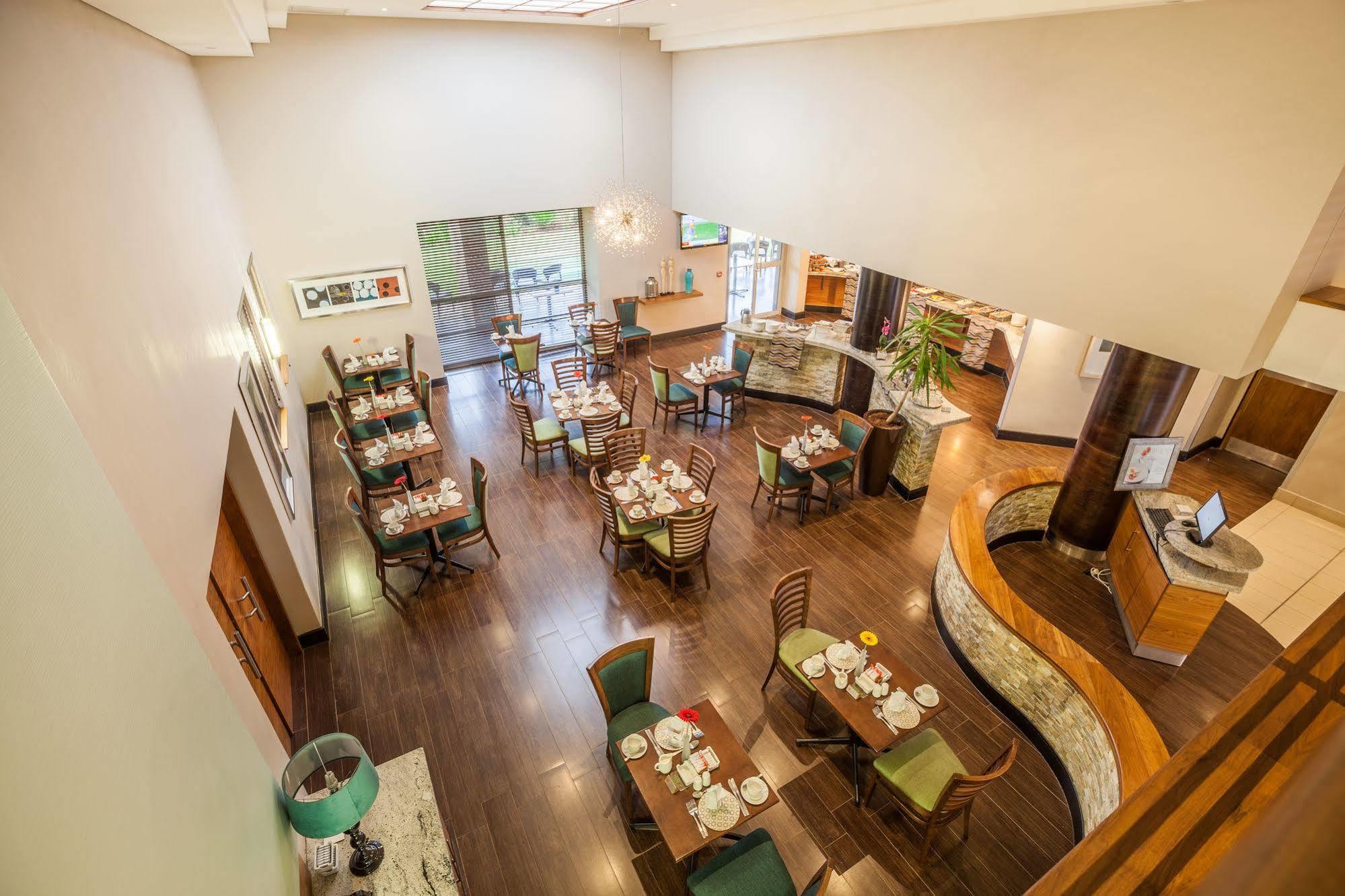 Town Lodge Gaborone Ngoại thất bức ảnh